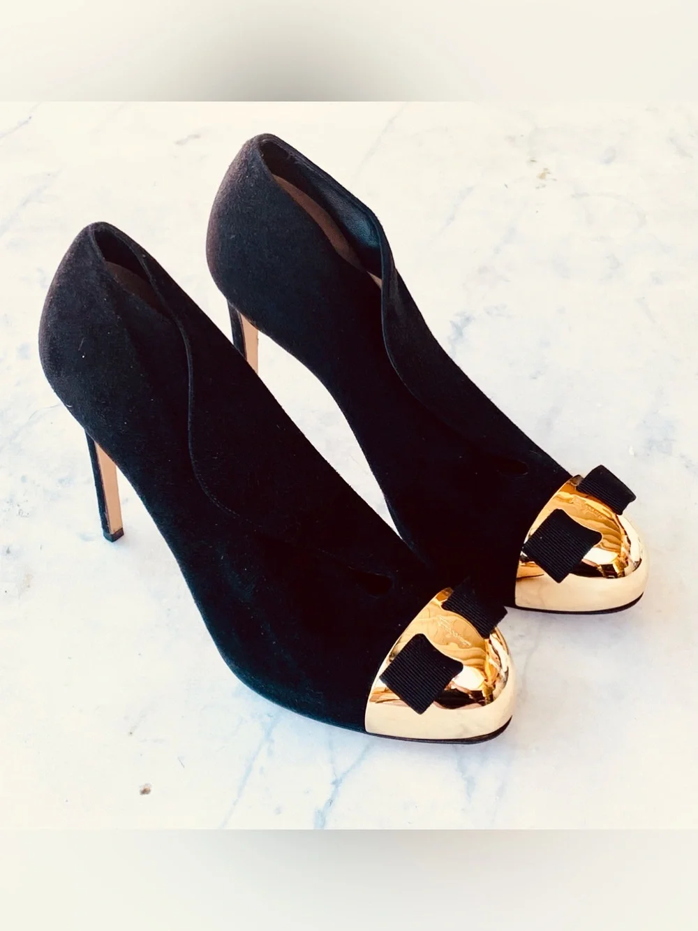 SALVATORE FERRAGAMO NOYAL META  Black Suede Pump BOOTIE GOLD Cap Toe SZ 8 1/2